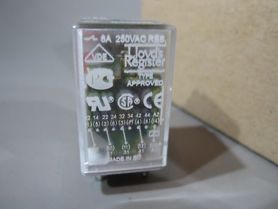 10 Stück ABB Relais mit Stecksockel Mini 12 V DC CRMO12DC5LG 