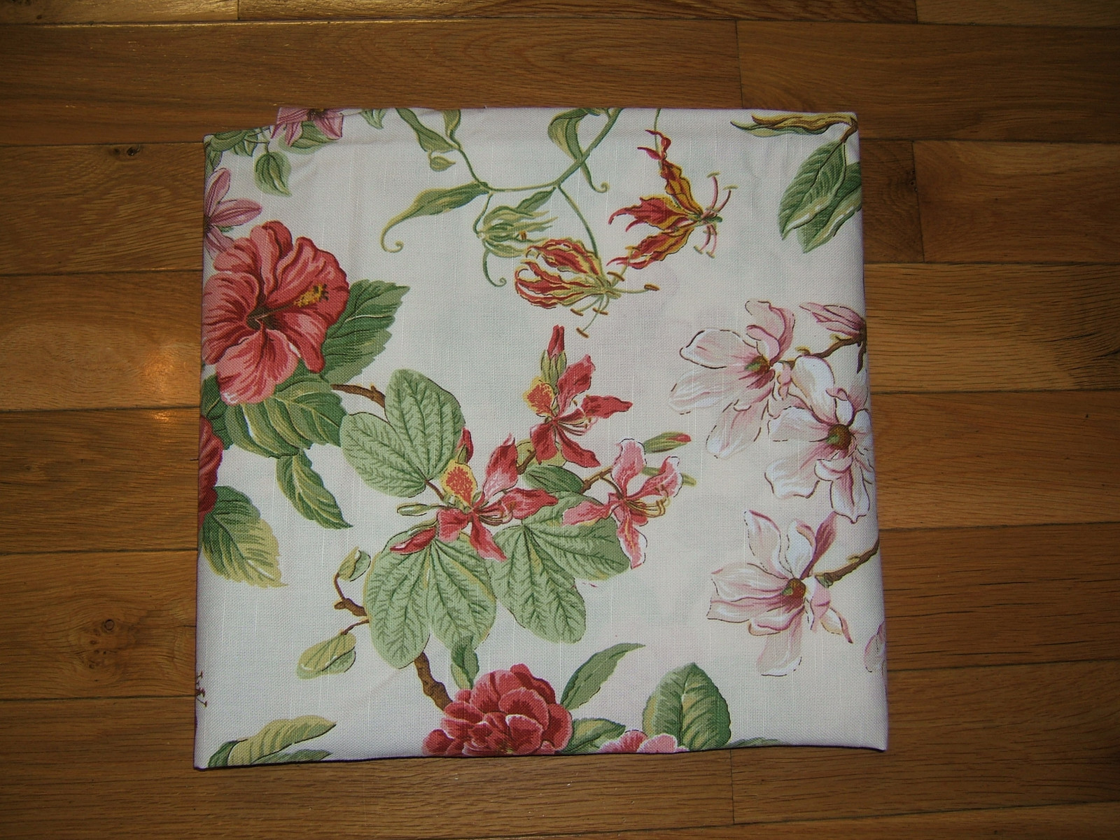 BRAEMORE DESIGN SCREEN PRINT FLORAL FABRIC 53 INCHES LONG  54 WIDE VAT COLORS  N