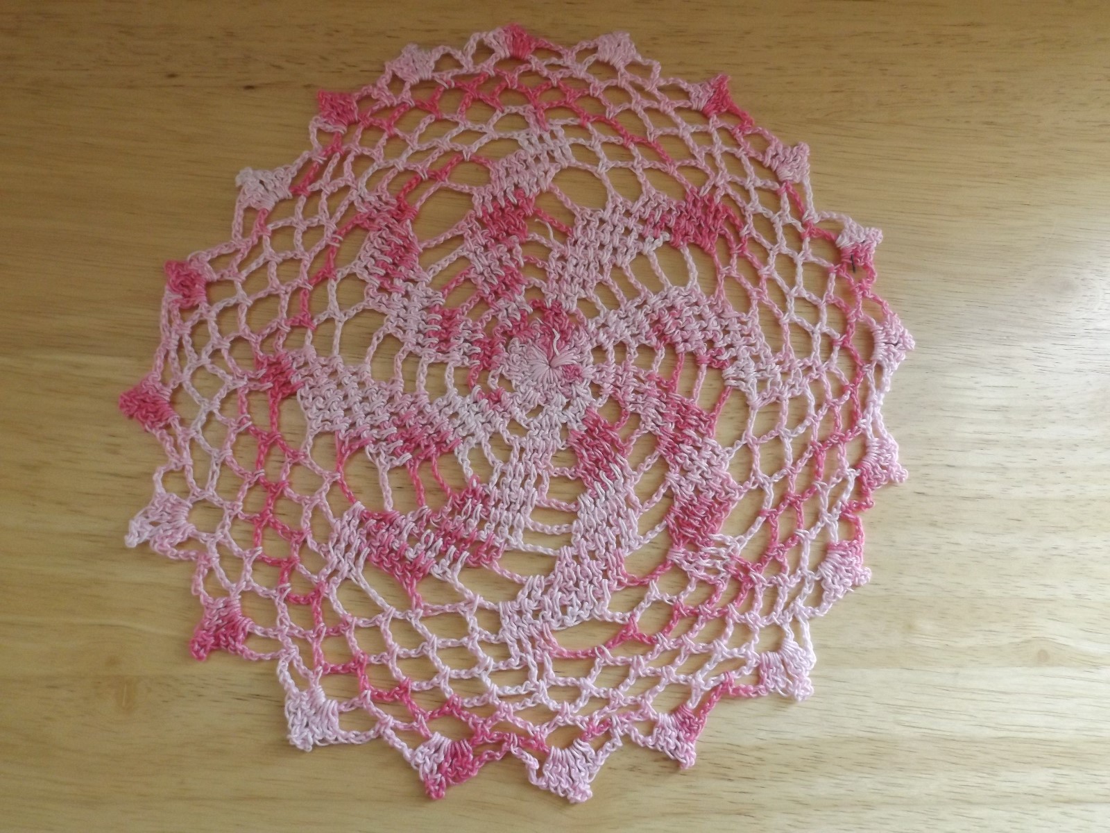 Vtg Round Marbled Varigated Pink Crochet Crocheted Doily 10