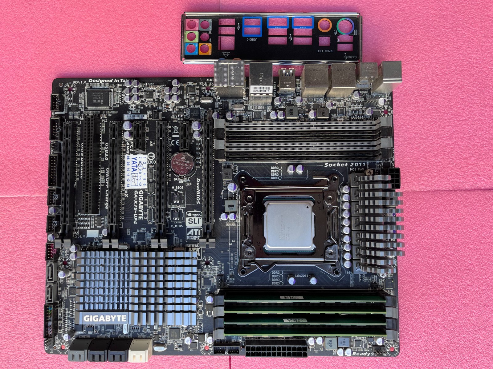 CPU付き　GIGABYTE　GA-X79-UP4　LGA2011 Amazon.com: GIGABYTE GA-X79-UP4 LGA2011/ Intel X79/ DDR3/ 4