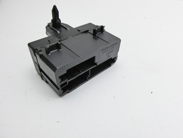 Volvo V60 I 155 10-13 Steuergerät ECU Sitzheizung SG Links Vorne Volvo V60 I 155 10-13 29.09.2014 31268908 gebraucht Vorschau 3