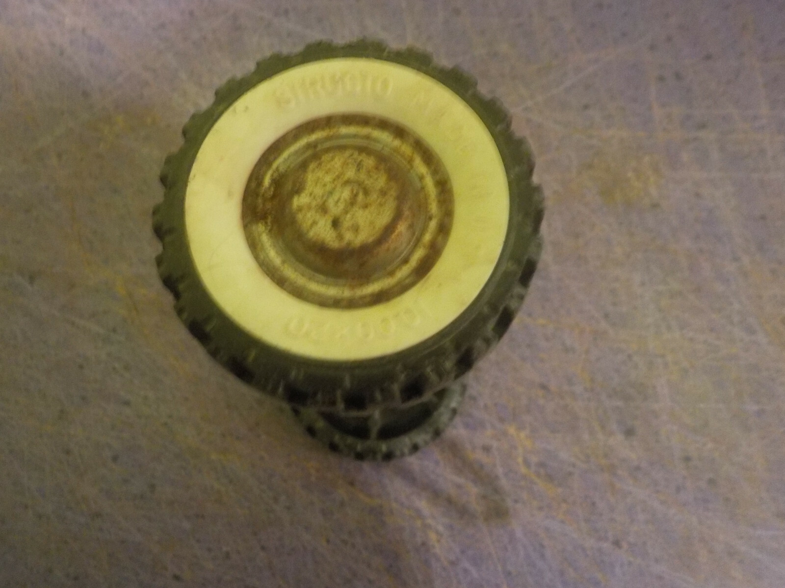 structo truck 2 tires 2 wheelwall 2 hub-cap 1 axle 10.00x20 for parts