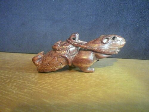 Hand Carved wood netsuke mouse / rat pulling tortoise collectable figure  ....1