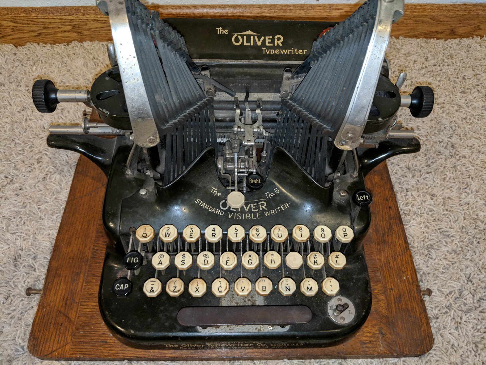 Vintage 1912 OLIVER No. 5 Typewriter w/Base & Case, in Working Condition! RARE!!