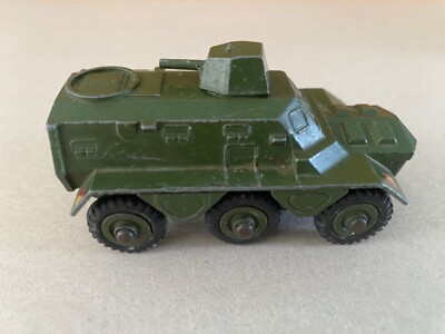 Dinky Toys 676 Armoured Personnel Carrier Made In England . By Meccano Ltd