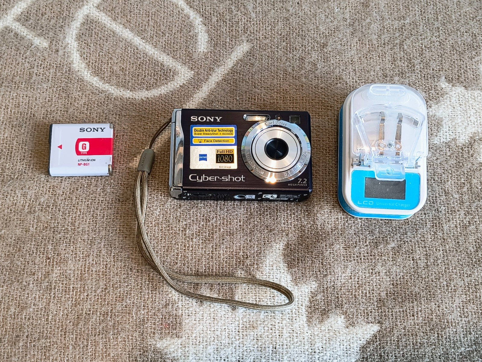 タグ付✨SONY Cyber-shot DSC-W80 海外モデル品　ネイビー系 タグ付✨SONY Cyber-shot DSC-W80 海外モデル品 ネイビー系