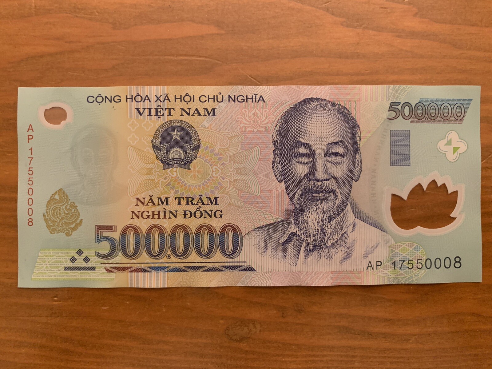Вьетнамский донг 500000 2020. Деньги вьетнама 500000. 500 000 донгов. 1000000 донгов в рублях. 500 000 донгов.