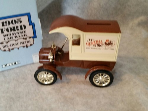 1905 Ford delivery car bank, 1/25 scale, new in box, CASE JT GENERAL STORE.
