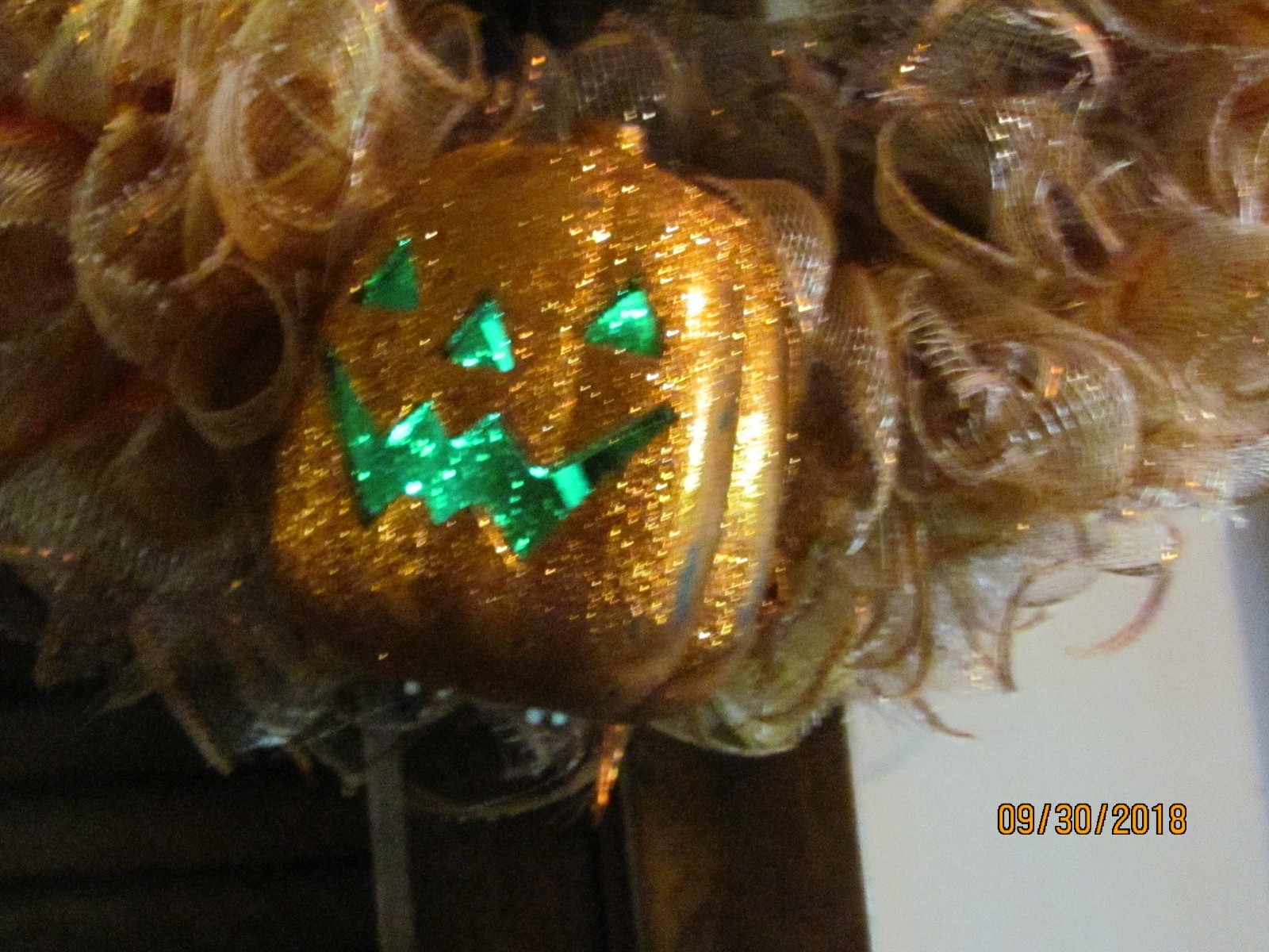 BEAUTIFUL LIGHT UP PUMPKIN WREATH