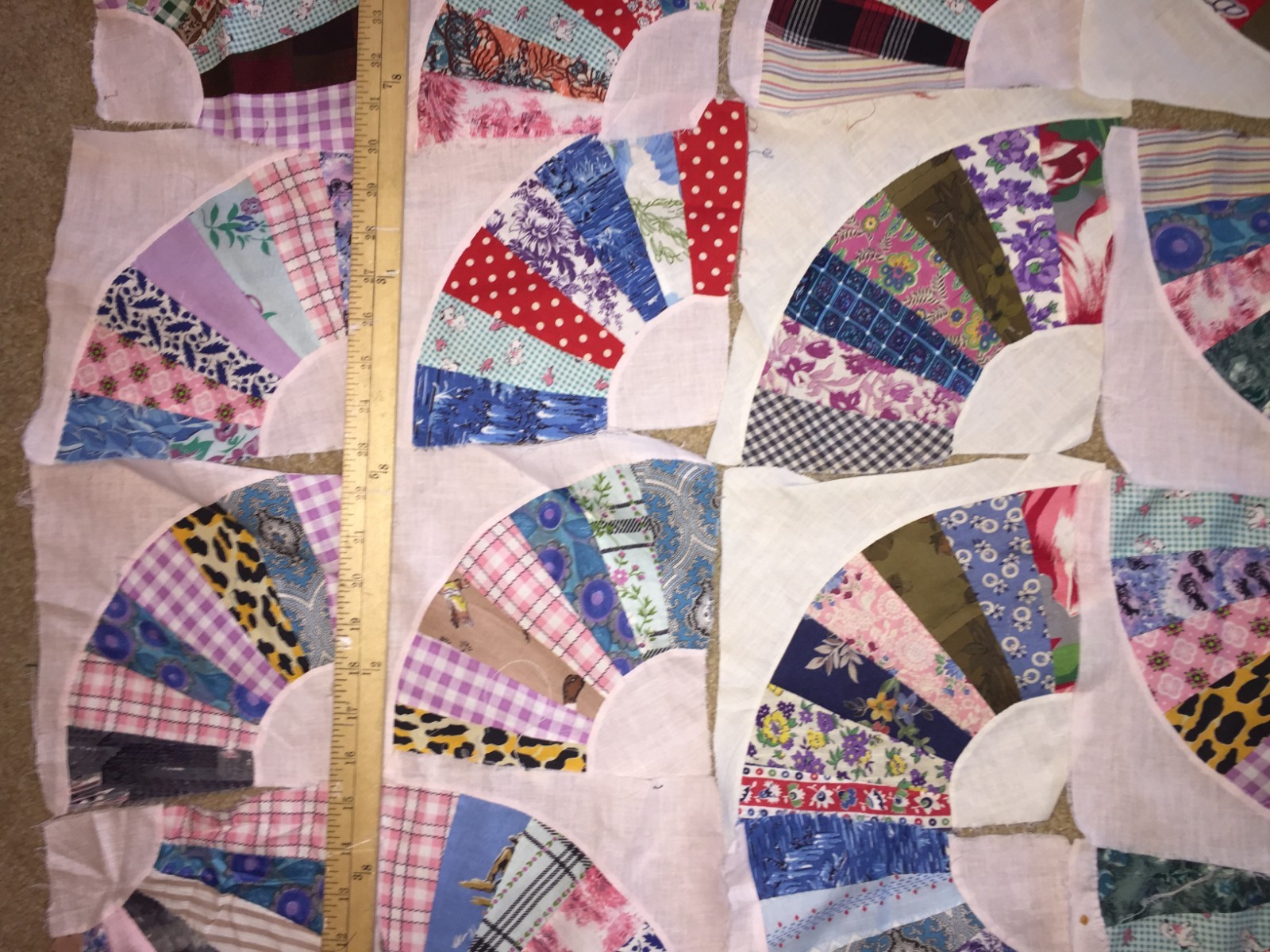 LOT of 32 QUARTER (1/4) DRESDEN PLATE BLOCKS~8