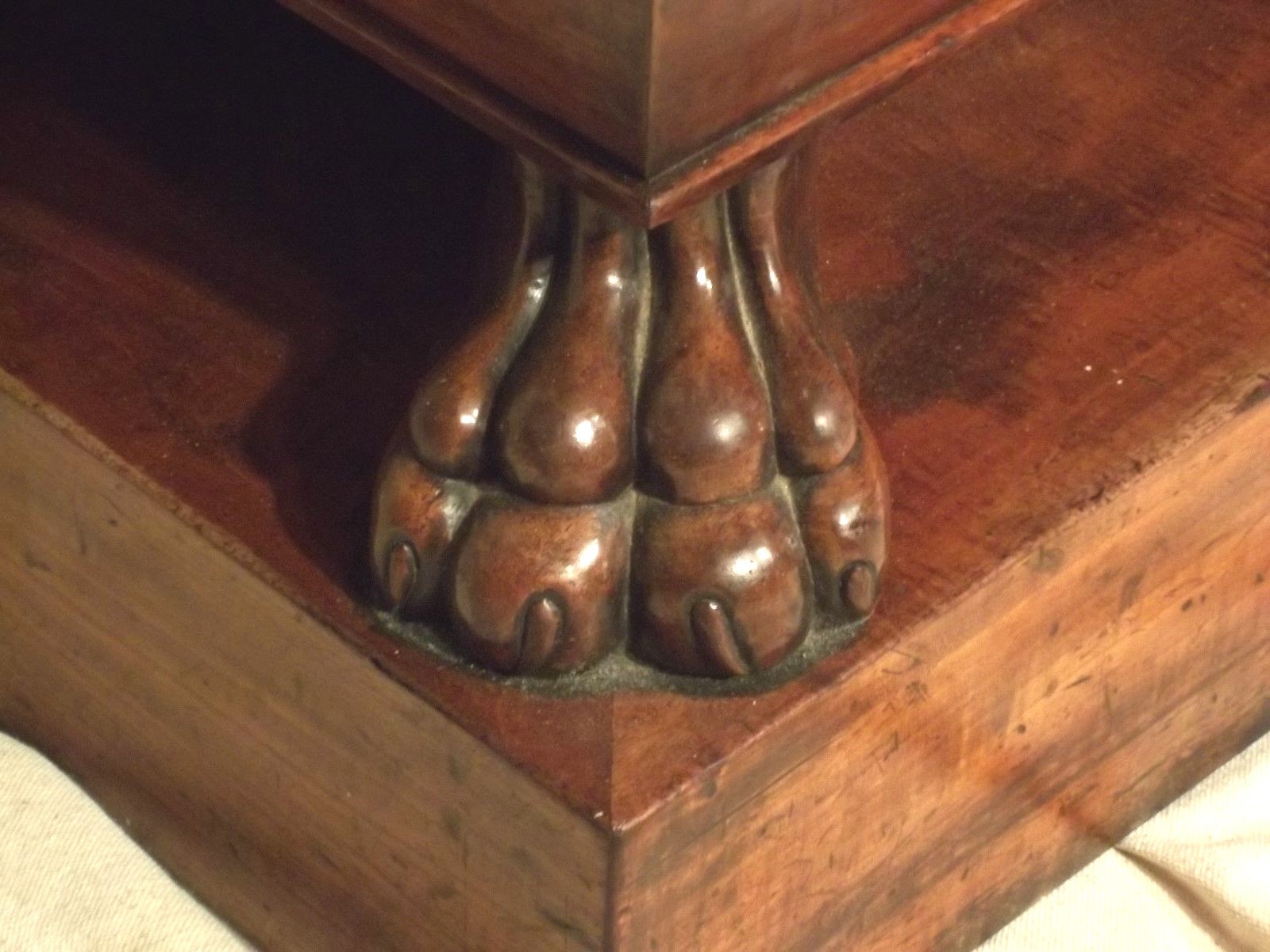 ANTIQUE AMERICAN 19th CENTURY CLASSICAL MAHOGANY CLAW FOOT WINE CELLARETTE