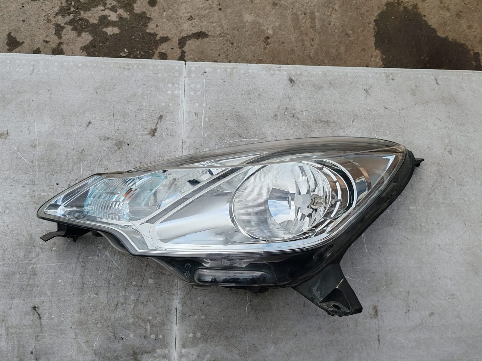 CITROEN DS3　右 ヘッドライト 9677038180 シトロエン CITROEN DS3 右 ヘッドライト 9677038180 シトロエン