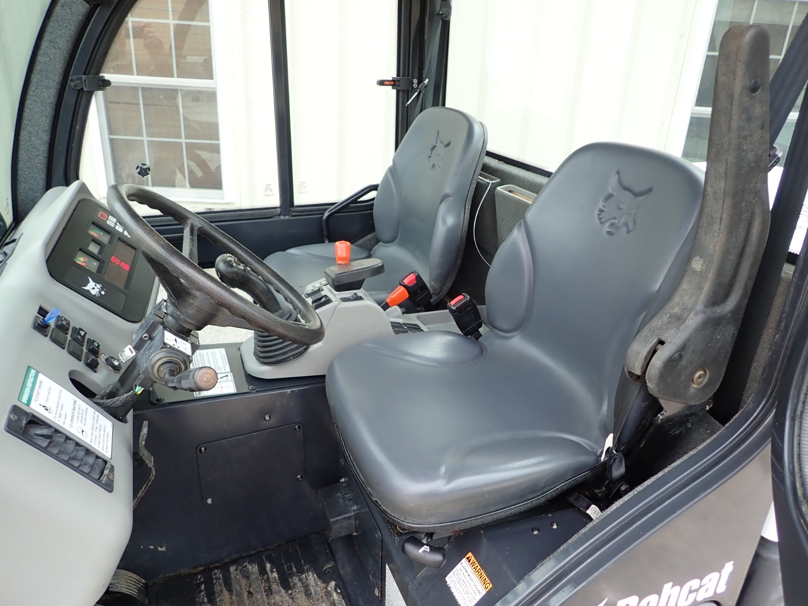 2017 BOBCAT 5600 UTILITY VEHICLE, CAB, HEAT/AC, 4X4, 634 HOURS! AUX HYDRAULICS