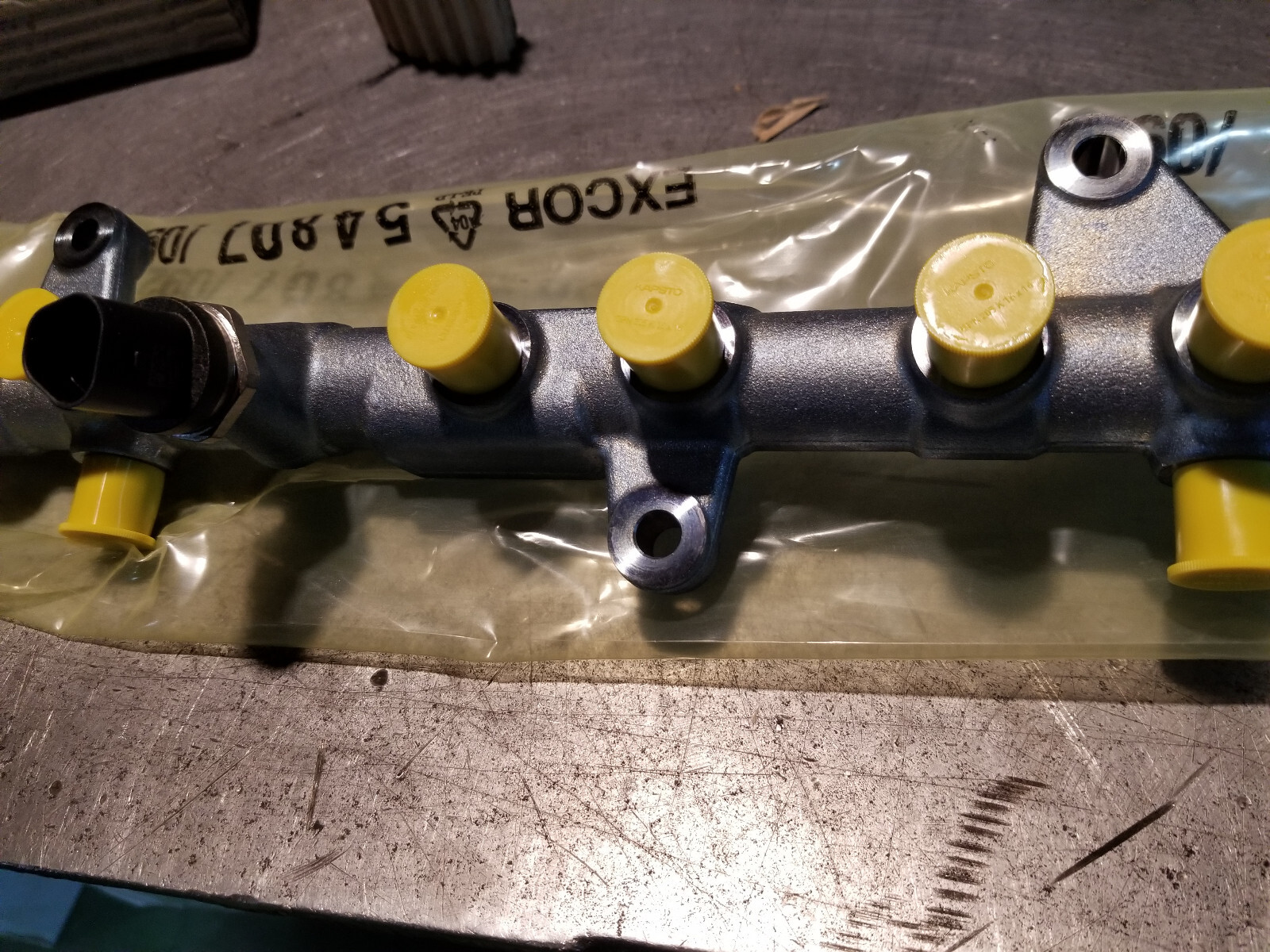 OEM Cummins Bosch 0445226167 5348915 Fuel Rail - Picture 6 of 11