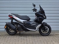Aprilia SR GT 200