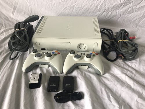 Xbox 360 Bundle: 18 Games, 2 Controllers, 60 GB HD, HDMI Cable *TESTED*