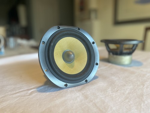 [ 美品]B&W LCR 60 S3 Bowers ＆ Wilkinsスピーカー Bowers & Wilkins -600 Series B&W LCR60-S3 Center-Channel