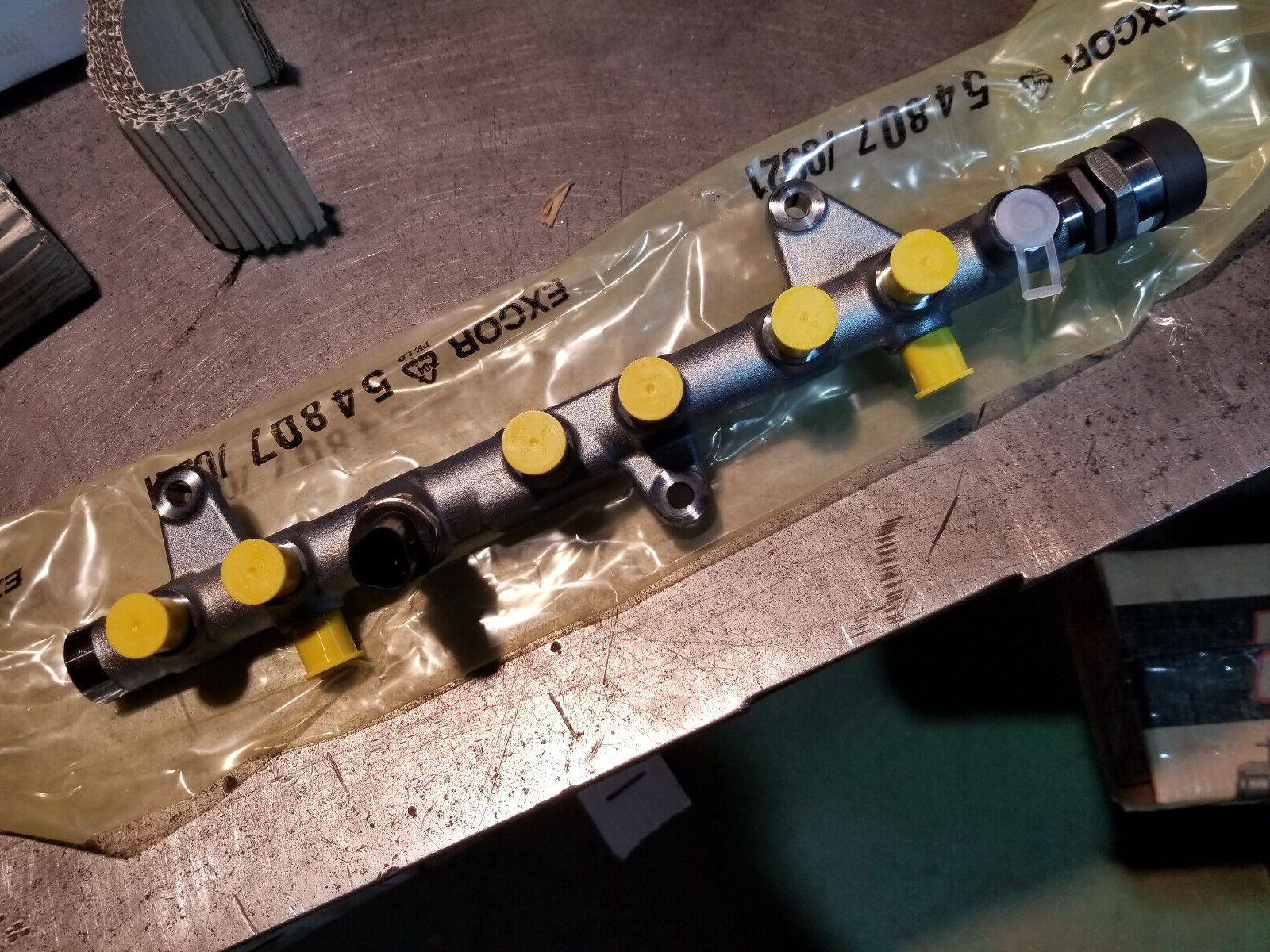 OEM Cummins Bosch 0445226167 5348915 Fuel Rail - Picture 1 of 11