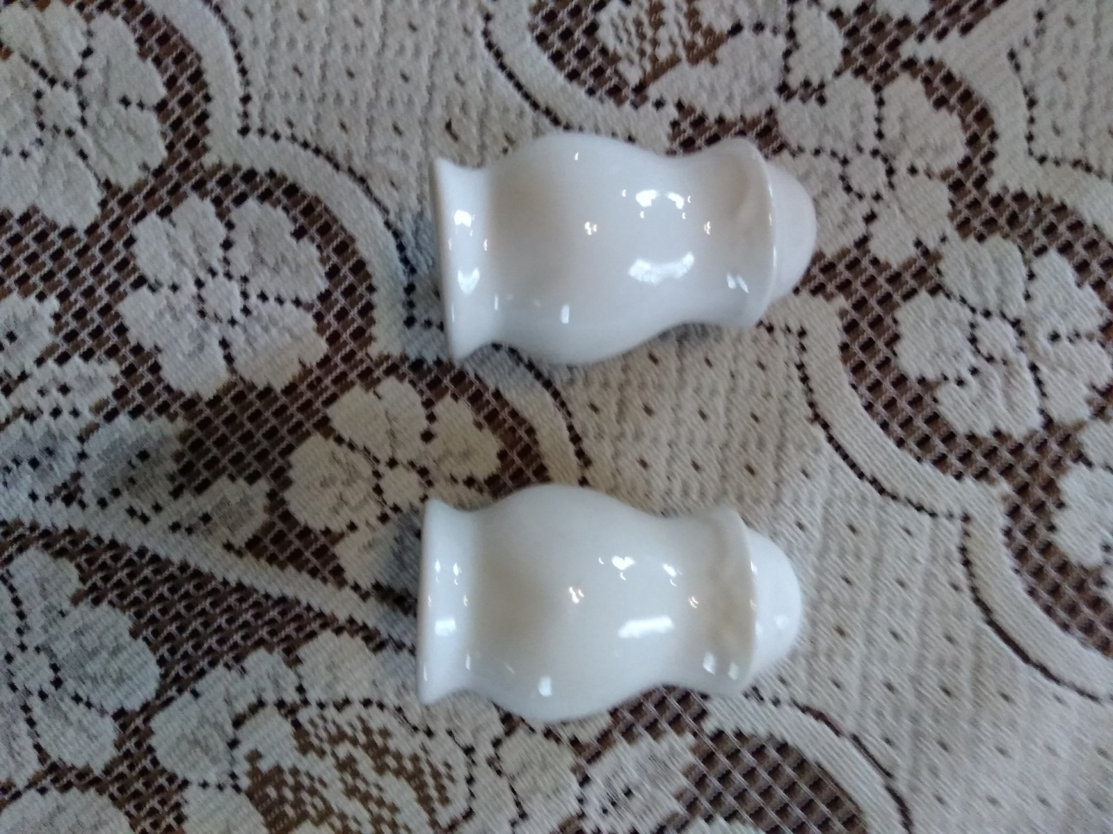 Pfaltzgraff Filigree Salt and Pepper Set stoneware white