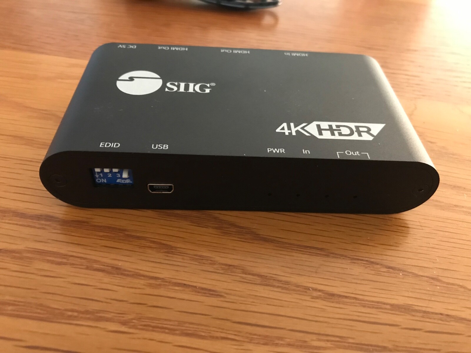 SIIG 1x2 HDMI 2.0 Splitter / Distribution Amplifier with Auto Video Scaling - 4K