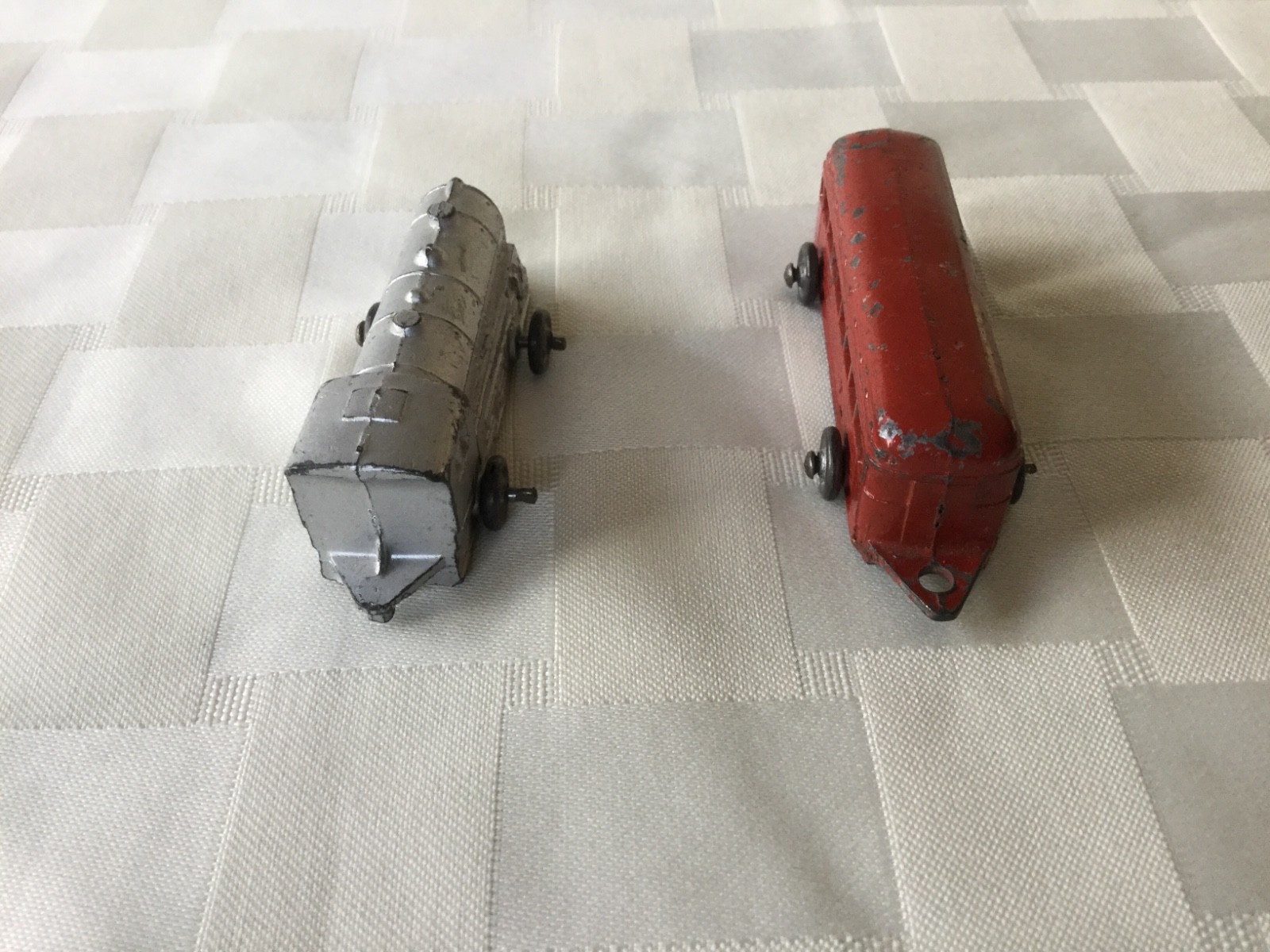 Barclay Diecast #335 Mini Train Set with Locomotive & Passenger Car, D3