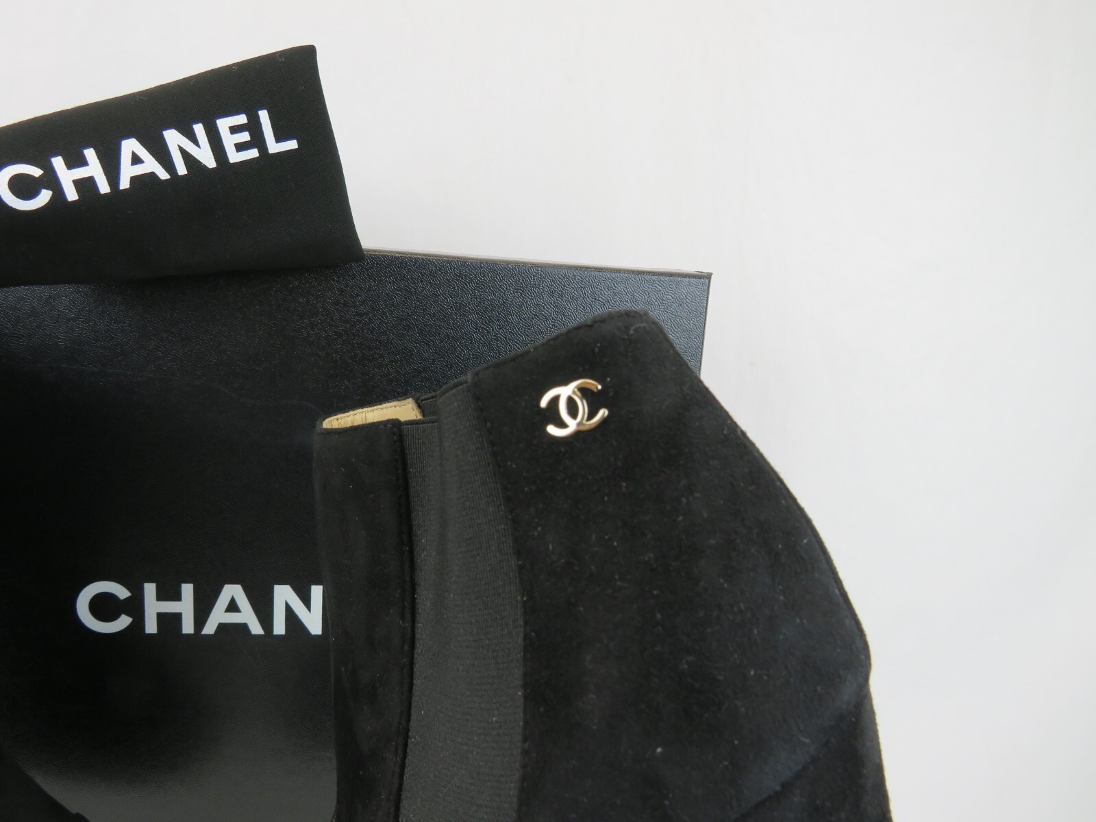 Pre-owned Chanel G31660 Black Suede Gold Logo Chelsea Heel Short Ankle Booties Pumps 37