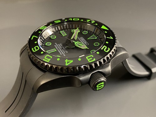 Pre-owned Seiko Custom  Nh35 Mod "riddler" - Custom Hand Painted Dial + Insert