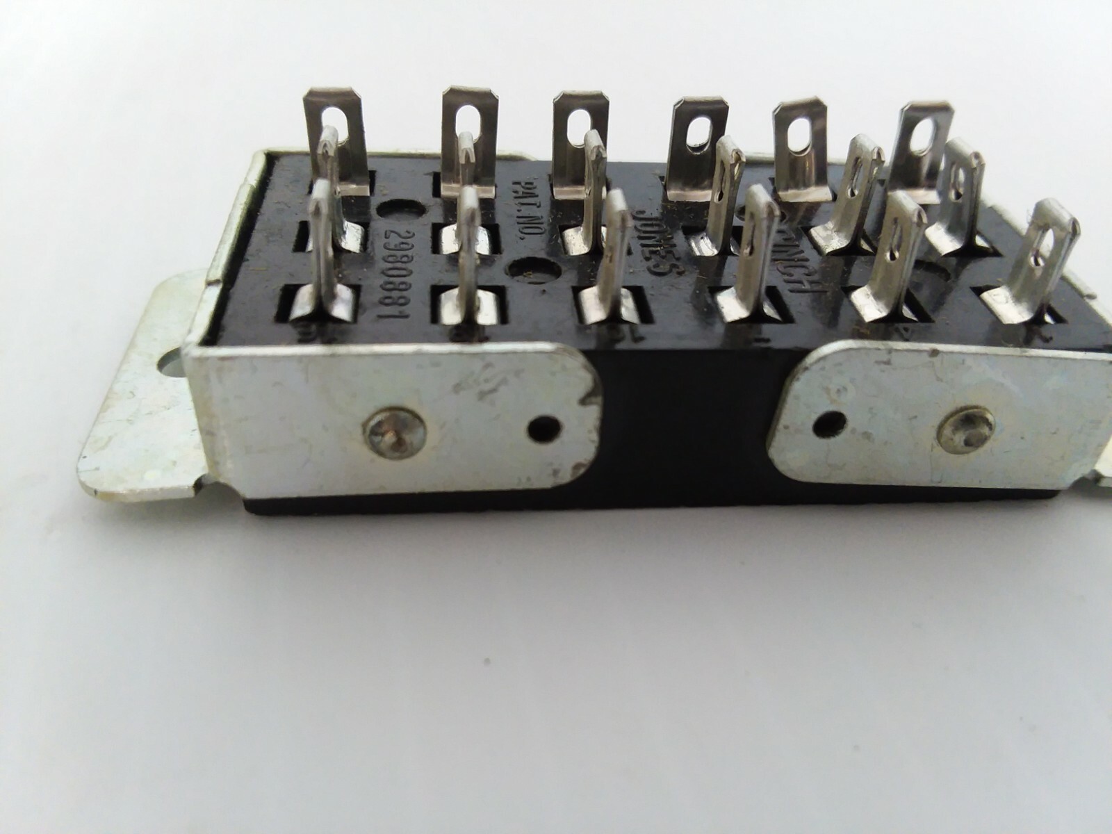 CINCH JONES S-318-EB SOCKET WITH END BRACKETS 18 CONTACTS NNB