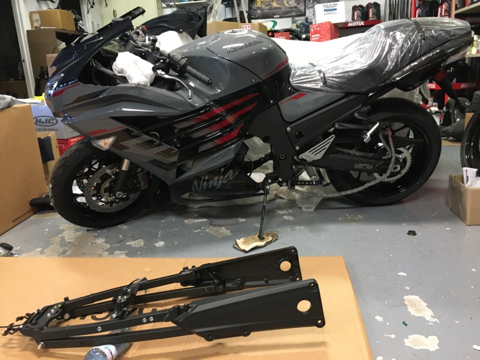 22 ZX14R OEM REAR SUBFRAME BACK SUB FRAME NEW TAKE OFF ZX 22 ZX14R OEM REAR SUBFRAME BACK SUB FRAME NEW TAKE OFF ZX