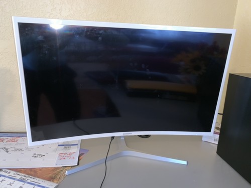 hp i5 Desktop Samsung 32” Curve Screen Monitor With Desk And Game Chair