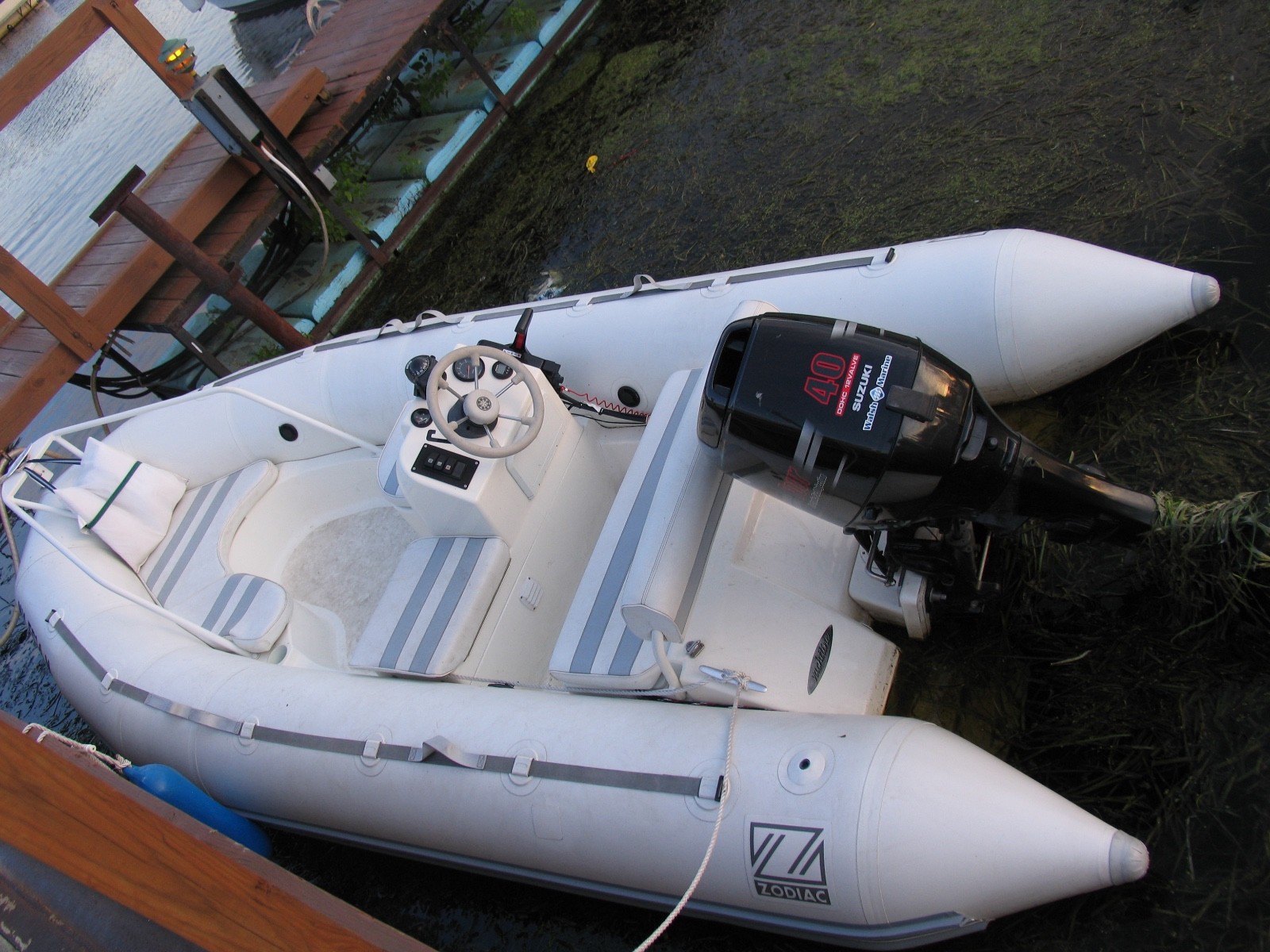 Zodiac Yacht Line 420 DL, Suzuki 40 HP, Four stroke