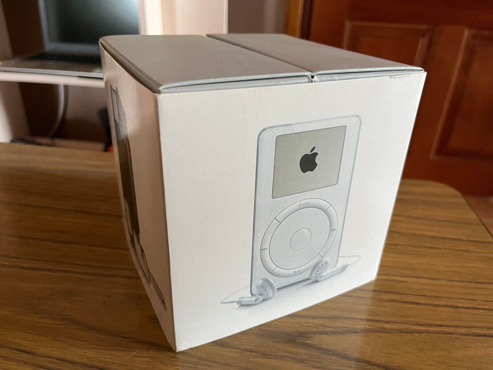 Apple iPod Classic 2nd Generation A1019 10GB 2002 M8740B/A Apple iPod Classic 2nd Generation A1019 10GB 2002 M8740B/A