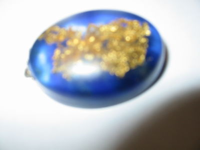Vintage Pendant GOLD FLAKE in LUCITE RESIN blue approx 1 1/2''