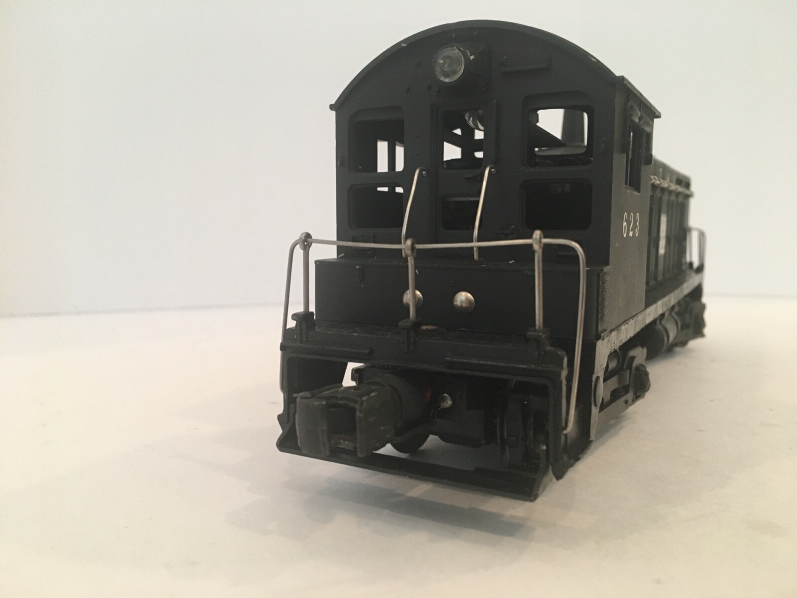 LIONEL POST WAR 623 SWITCHER SF, slightly used condition