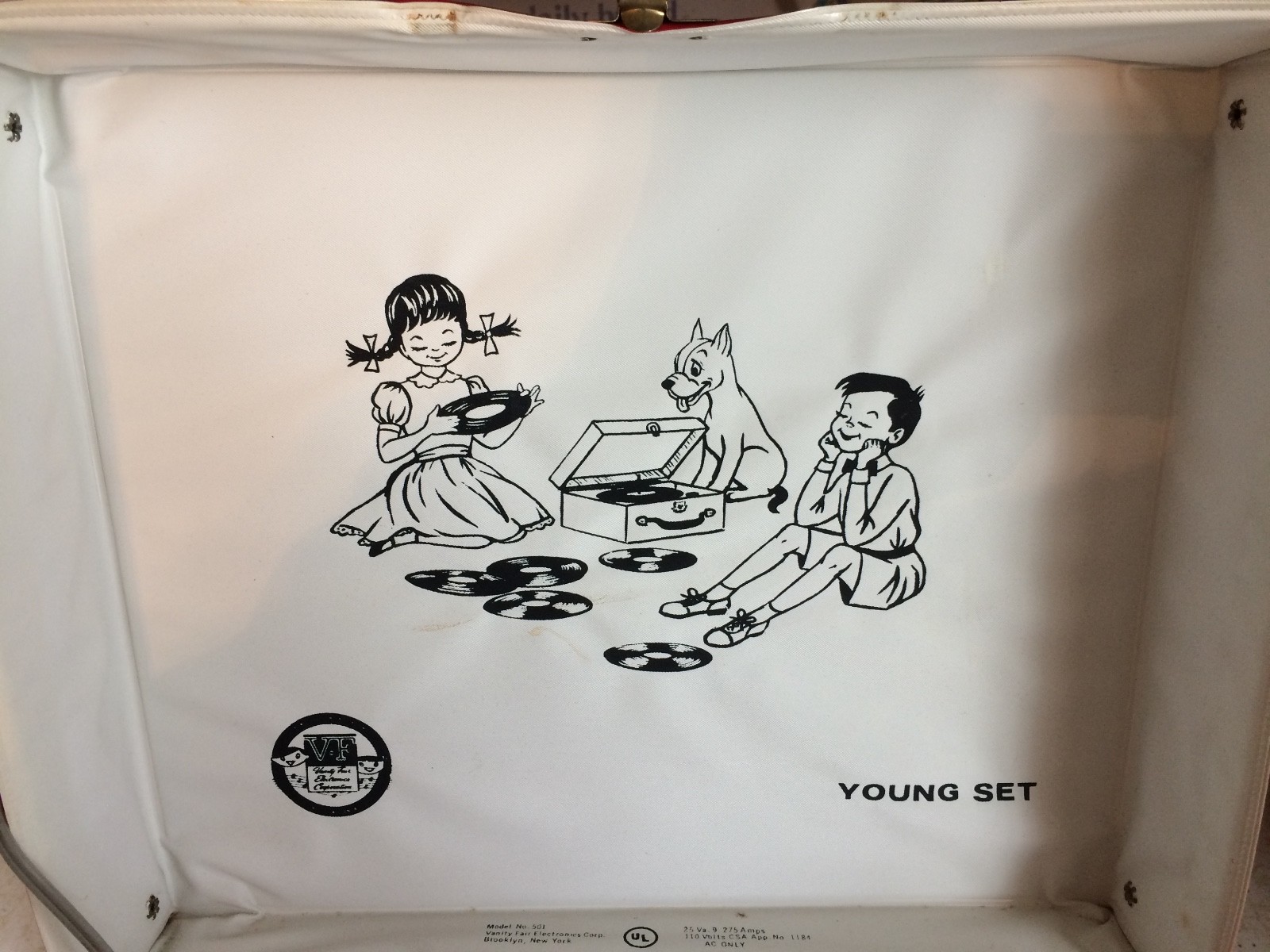 VANITY FAIR ELECTRONICS CORP.  MODEL# 501 CHILDREN'S PORTABLE RECORD PLAYER