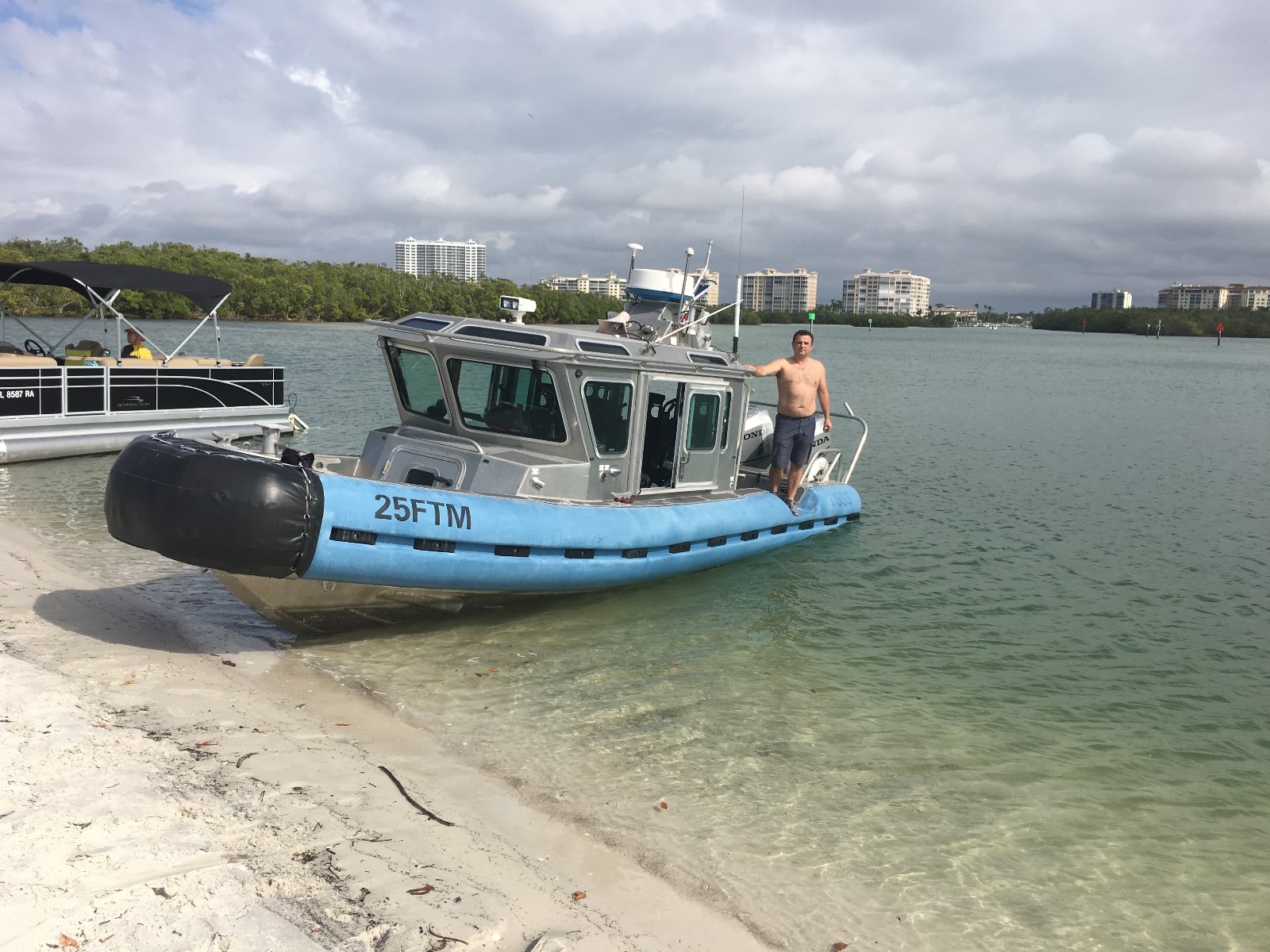 2008 SAFE BOAT DEFENDER 250 FULLY EQUIPED 2 X HONDA 225HP MOTORS WITH TRAILER