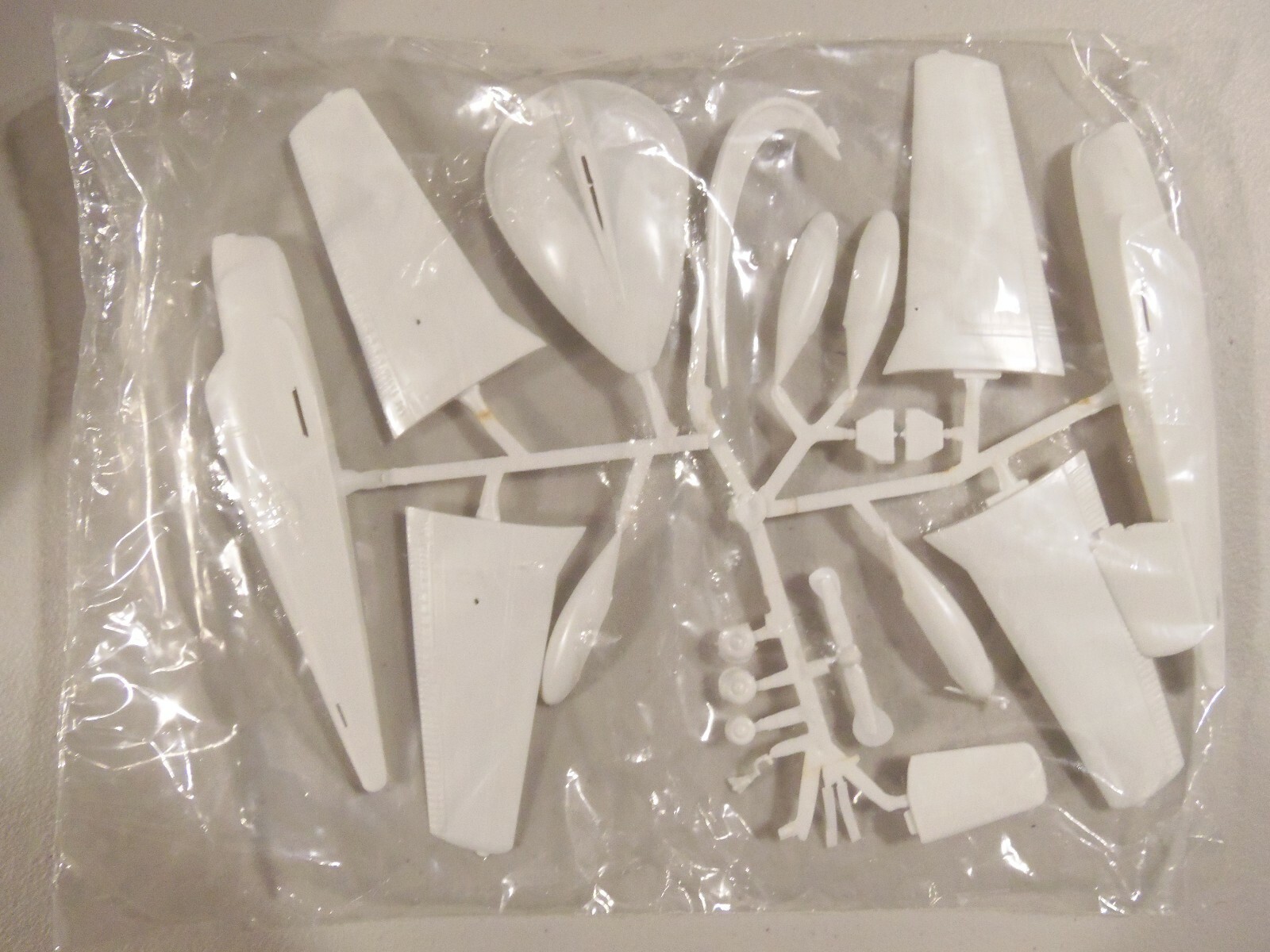 Pegaso  #P5030 1/48 Beechcraft Bonanza with paper airfield hanger diorama cards