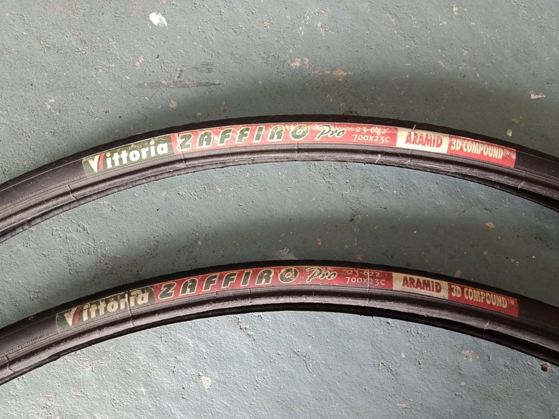 700x23 tyres