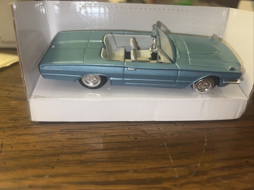 starter 1/43Ford Thunderbird 1992 キット s-l400.jpg