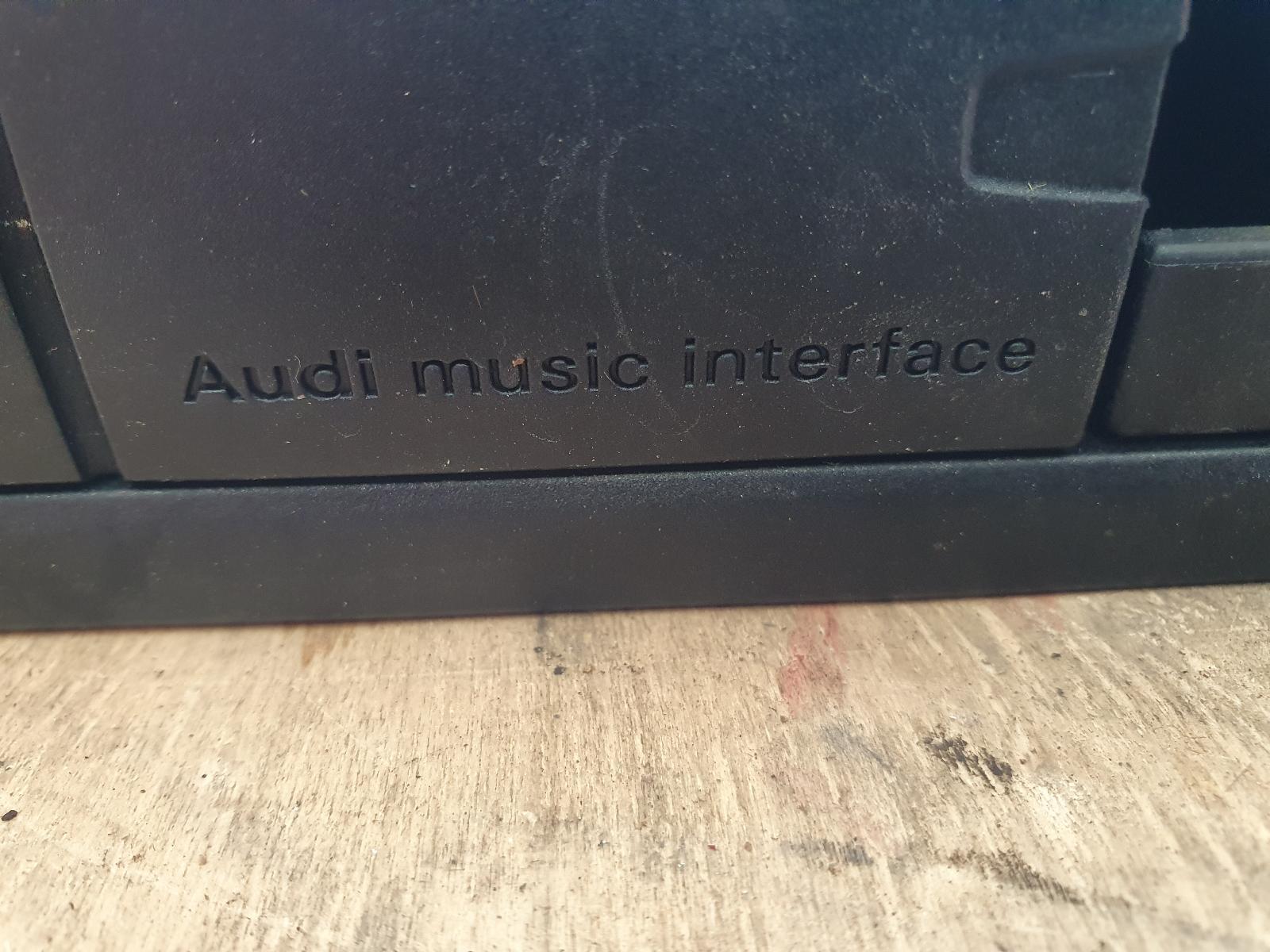 2010 Audi A5 STEREO/HEAD UNIT MUSIC INTERFACE K-BOX 8T 10/07-01/12 image 3