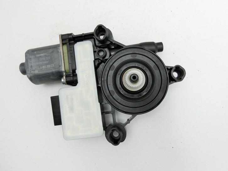 Skoda Octavia 17-20 Break Fensterhebermotor Rechts Hinten Skoda Octavia 17-20 09.11.2017 gebraucht Bild 3
