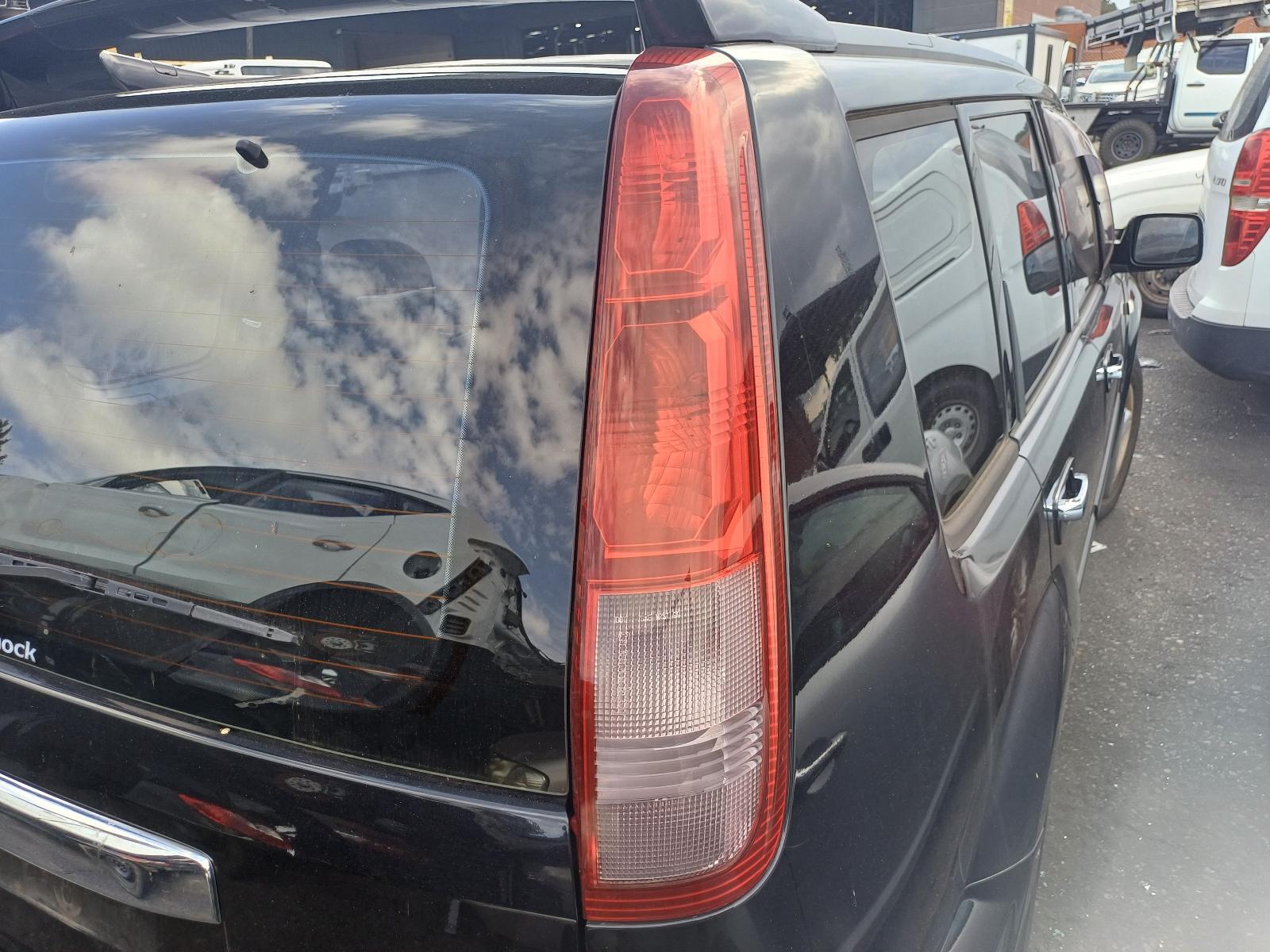 NISSAN XTRAIL T30 10/2001-09/2007 RIGHT HEADLAMP BLUE LENS TYPE - thumbnail 9