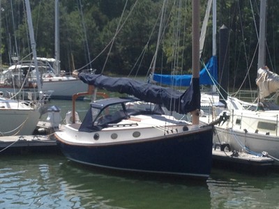 Beautiful Menger 23 Catboat
