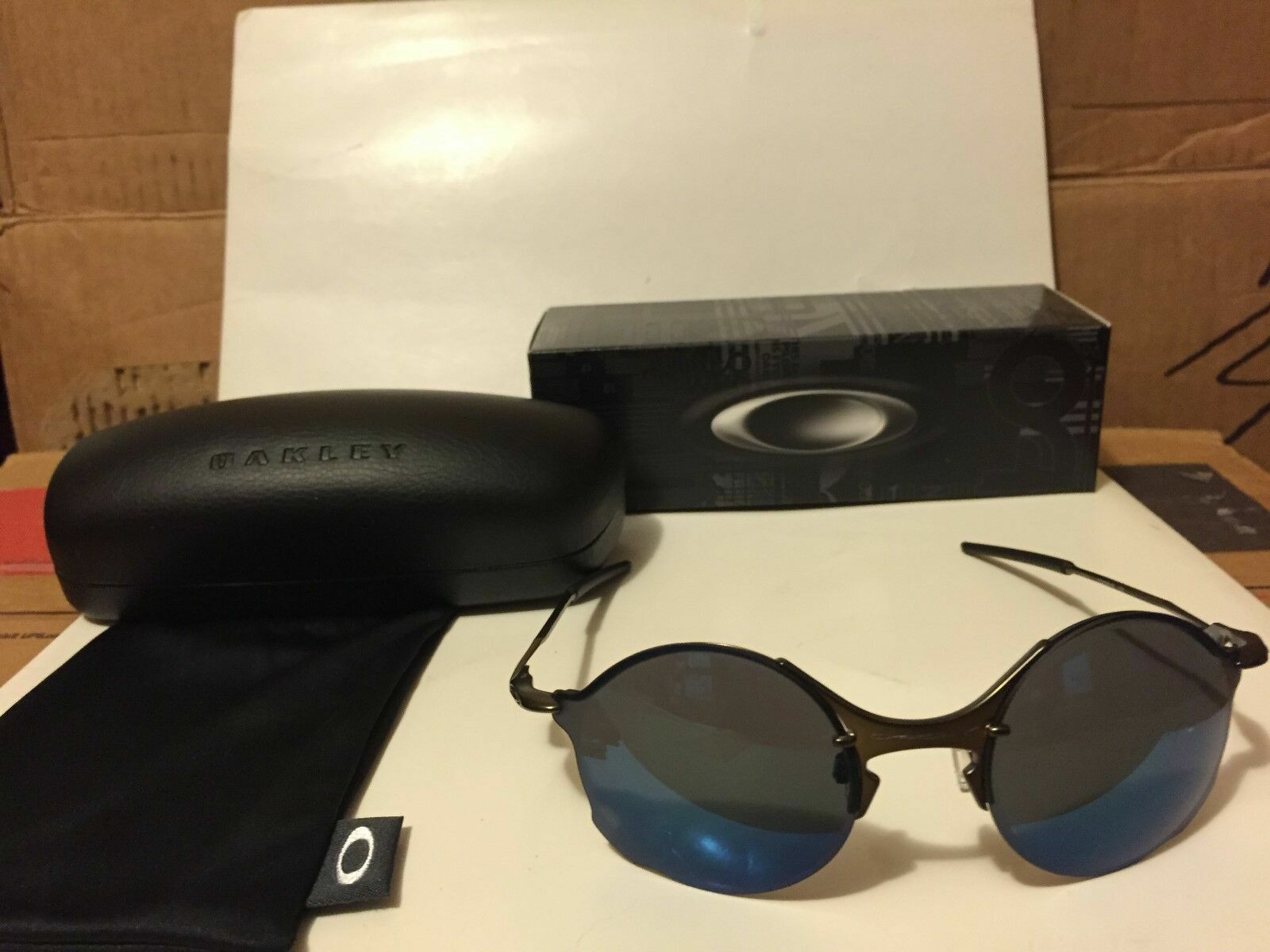 Pre-owned Oakley - Tailend - Sunglasses, Pewter W/ Ice Iridium, Oo4088-02