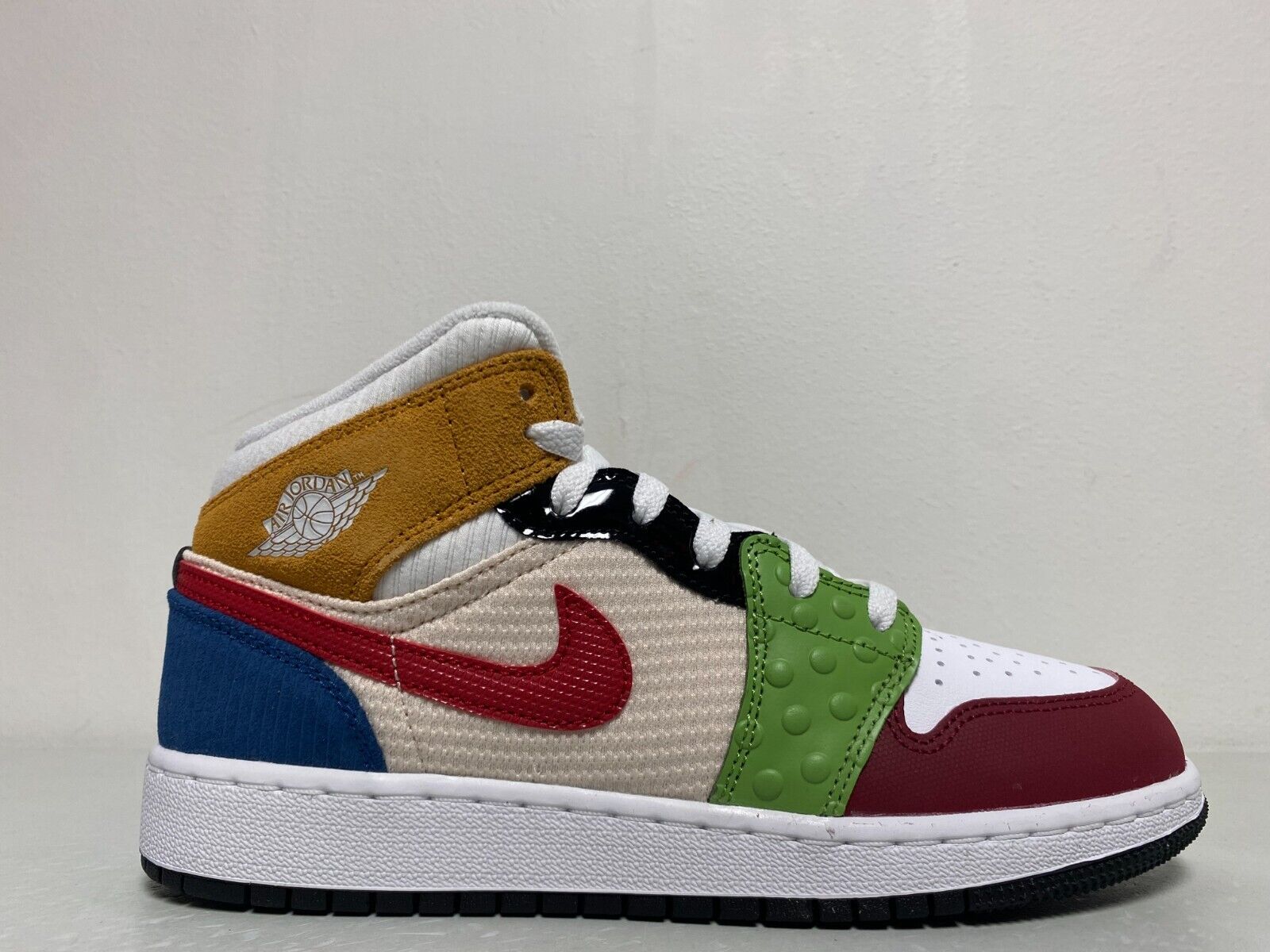 Nike Air Jordan 1 Mid SE GS Messy Room DR6957-100 Size 5.5y Nike Air Jordan 1 Mid SE GS Messy Room DR6957-100 Size 5.5y