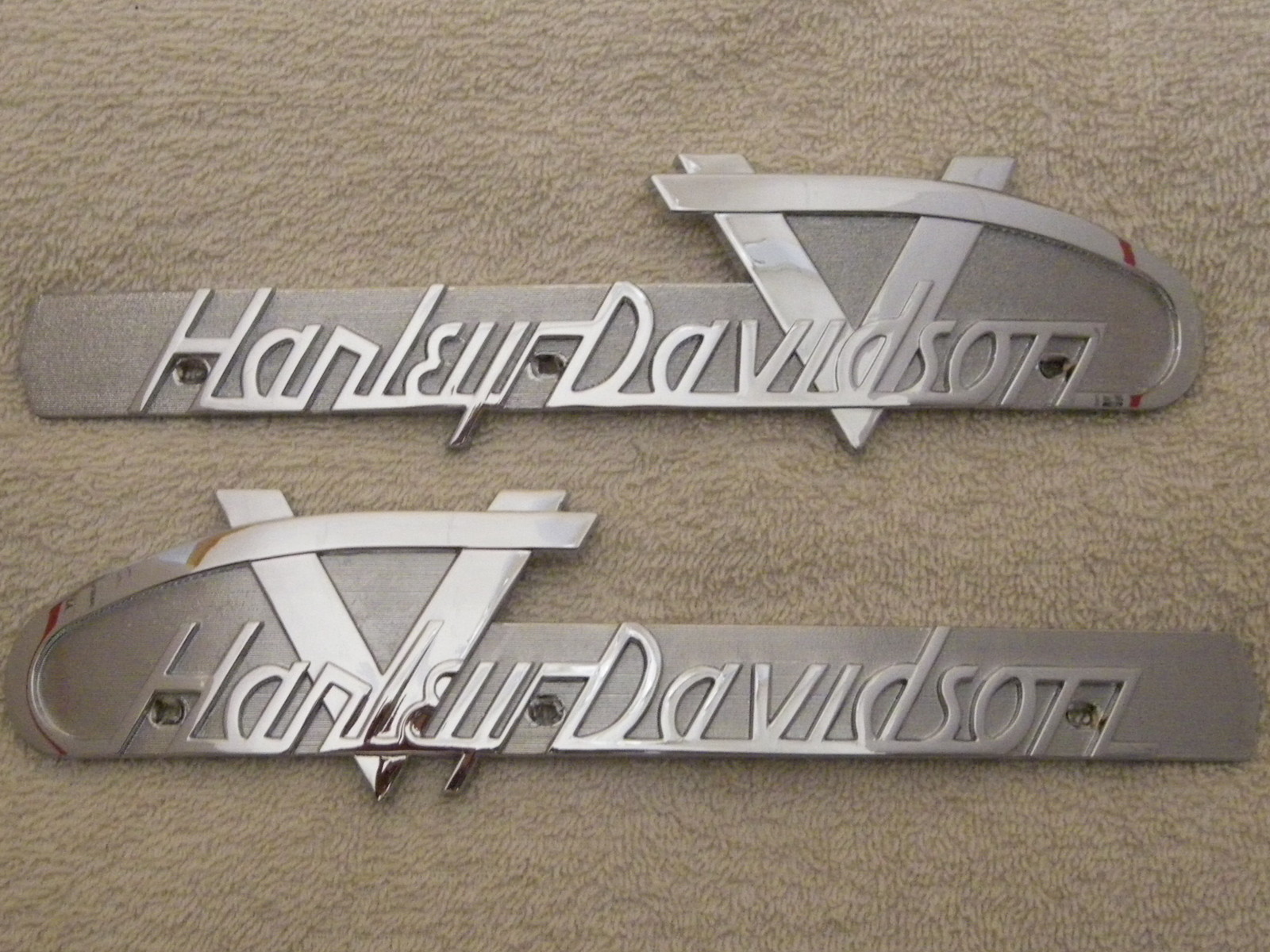 Harley-Davidson タンク エンブレム付き OEM 61771-66TB タンク エンブレム セット ブラックレター 1966