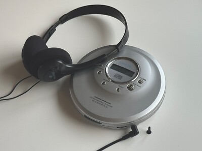 Durabrand CD-56 Programmable Digital CD Player, Silver w/ Headphones- TESTED