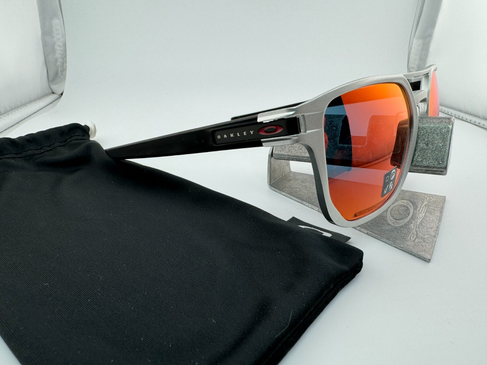 Pre-owned Oakley Latch Alpha Matte Silver Torch Iridium Sunglasses Authentic Oo4128-02