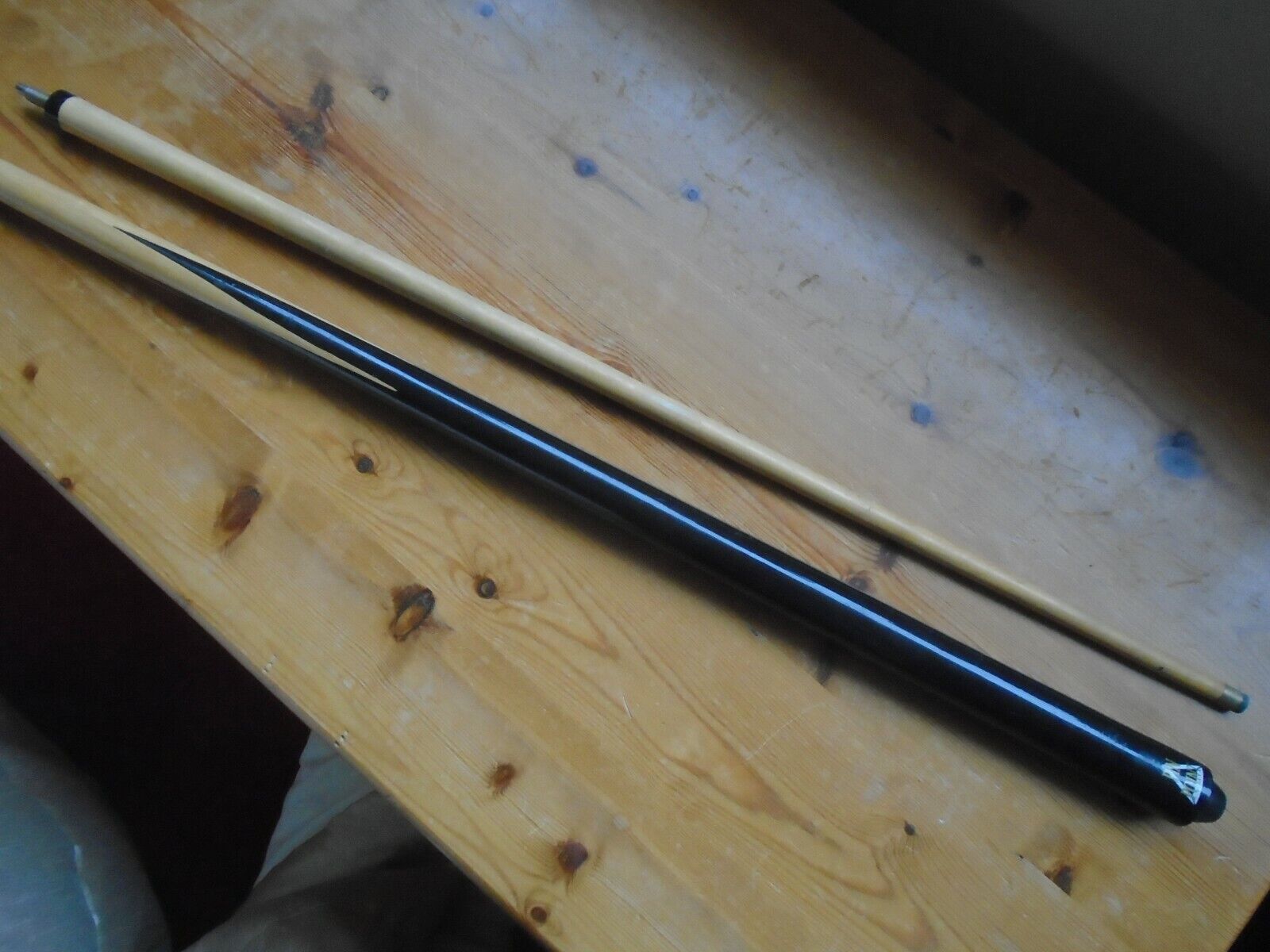 PIN POINT 2 piece pool cue good condition