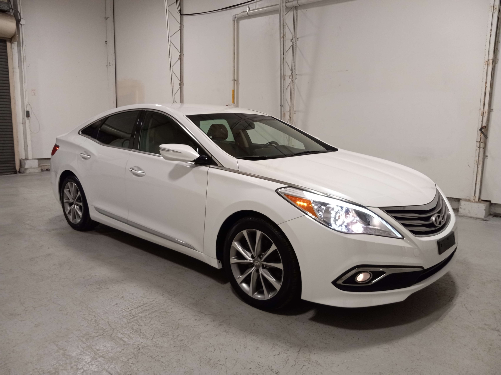 Hyundai Azera with 59817 Miles available now!